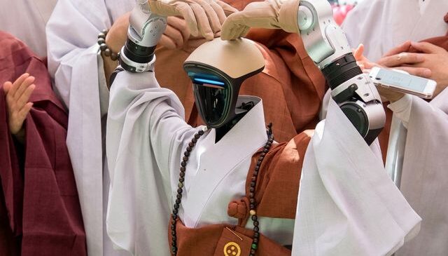 Güney Kore’de insansı robot Budist oldu, “enerji tasarrufu” yemini etti