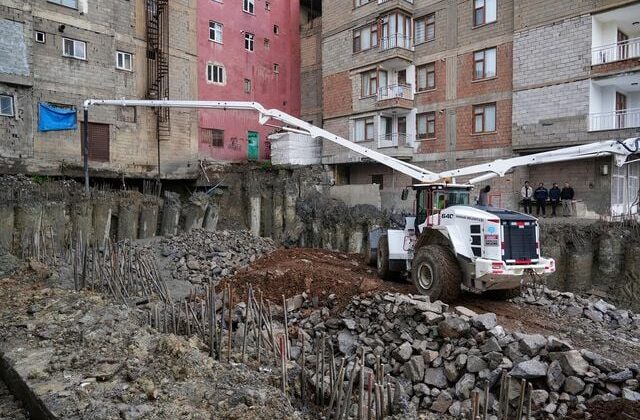 Hakkari’de 6 bina tahliye edildi