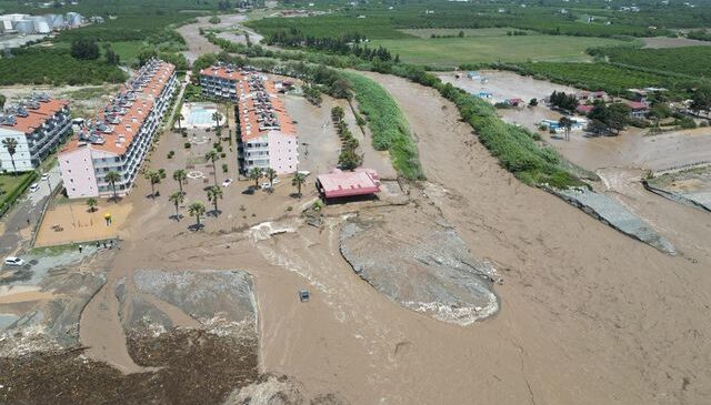 Sel Hatay’ı adeta yuttu