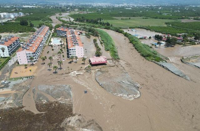 Sel Hatay’ı adeta yuttu
