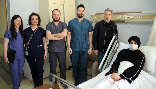 Aynı masada hem sezaryen hem de beyin ameliyatı yapılan kadın sağlığına kavuştu
