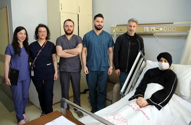 Aynı masada hem sezaryen hem de beyin ameliyatı yapılan kadın sağlığına kavuştu
