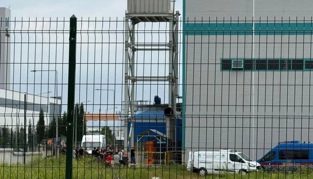 1 tonluk malzemelerin arasında kalan işçi hayatını kaybetti