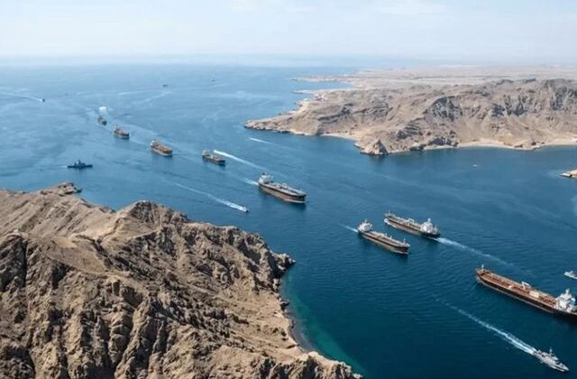 Hürmüz Boğazı’nda yaklaşık iki bin gemi ve 20 bin kişi mahsur kaldı