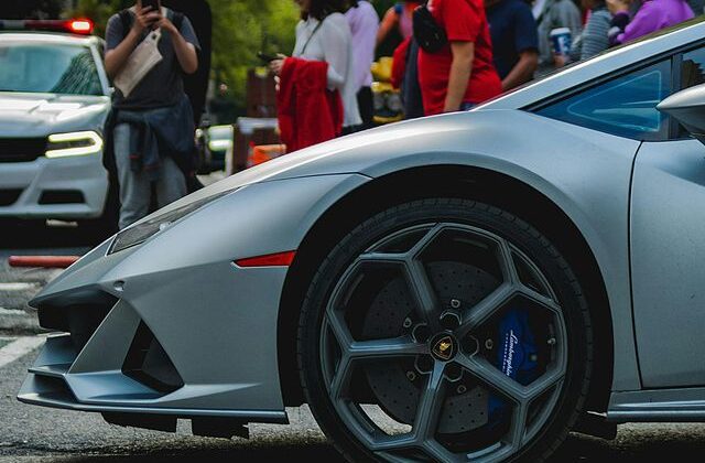 Hürmüz krizi lüks otomobilleri vurdu: Motor yağı alarmı