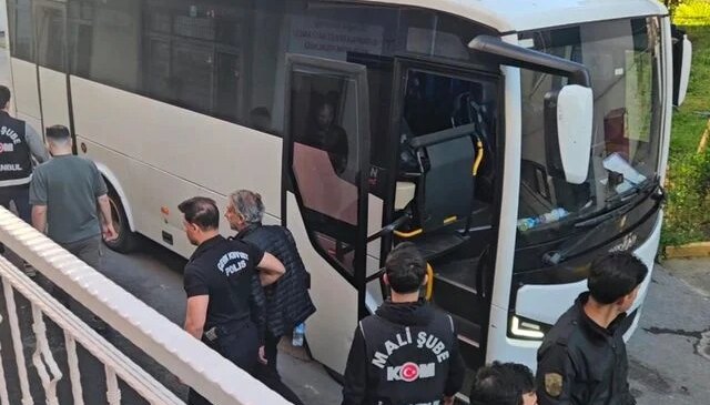 “İmamoğlu çıkar amaçlı suç örgütü” soruşturmasında gözaltına alınan 12 zanlı adliyeye sevk edildi