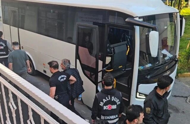 “İmamoğlu çıkar amaçlı suç örgütü” soruşturmasında gözaltına alınan 12 zanlı adliyeye sevk edildi