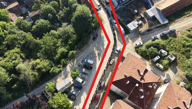 60 yıllık gelenek: Bayramlaşma kuyruğu 1 kilometreyi geçti