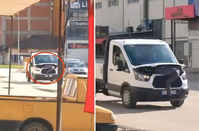 İnegöl’de dehşete düşüren görüntü: Arızayı bulmak için seyir halindeki kamyonetin motoruna çıktı