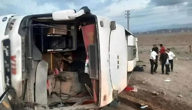 İran’da yolcu otobüsü devrildi! 8 kişi hayatını kaybetti