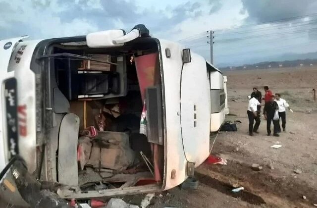 İran’da yolcu otobüsü devrildi! 8 kişi hayatını kaybetti