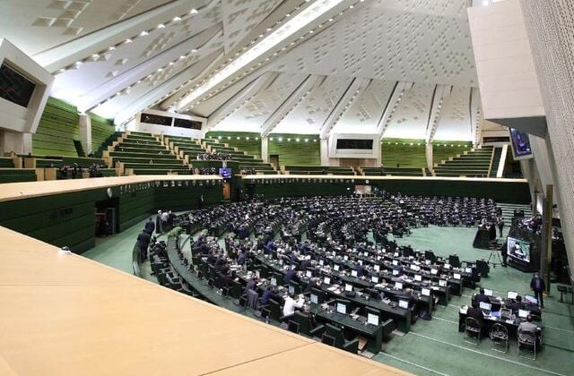 İran meclisi, çevrimiçi toplanmaya başlıyor