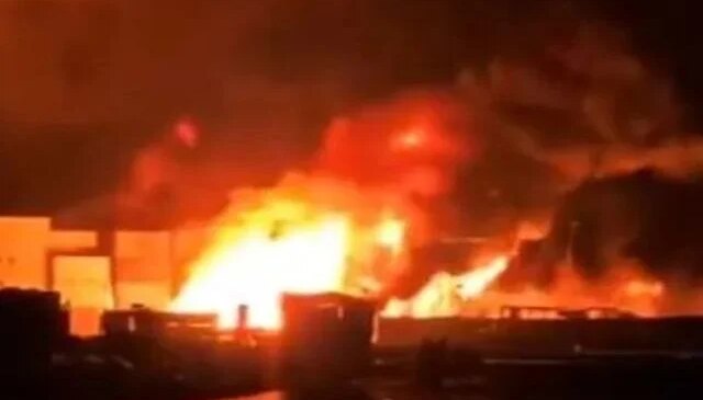 İran’da peş peşe patlama sesleri! Hürmüz Boğazı’nda alarm