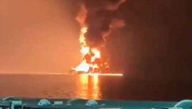 İran’ın BAE’ye ait petrol tankerini vurduğu anlar kamerada