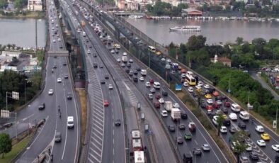 İstanbul’da yağmur trafiği felç etti: Yoğunluk yüzde 85