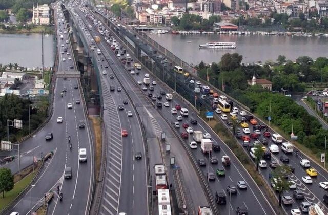 İstanbul’da yağmur trafiği felç etti: Yoğunluk yüzde 85