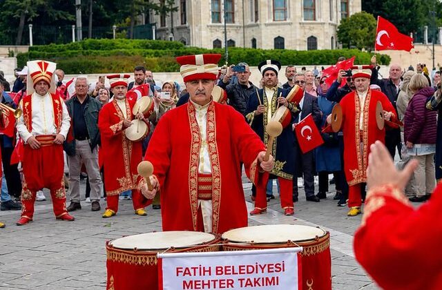 İstanbul’da fetih coşkusu! Mehteran gösterisine yoğun ilgi