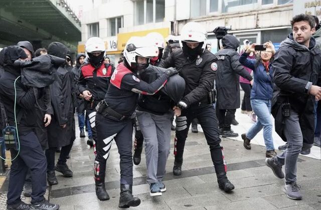 İstanbul Valiliği: 1 Mayıs gösterilerinde 575 kişi gözaltına alındı