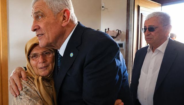 İYİ Parti Genel Başkanı Dervişoğlu’ndan İmamoğlu’nun anne babasına bayram ziyareti