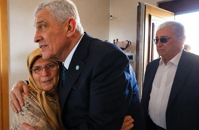 İYİ Parti Genel Başkanı Dervişoğlu’ndan İmamoğlu’nun anne babasına bayram ziyareti