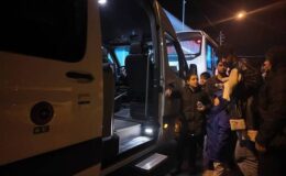 İzmir’de göçmen botu yarı batık halde bulundu: 1 çocuk öldü, 43 kişi kurtarıldı