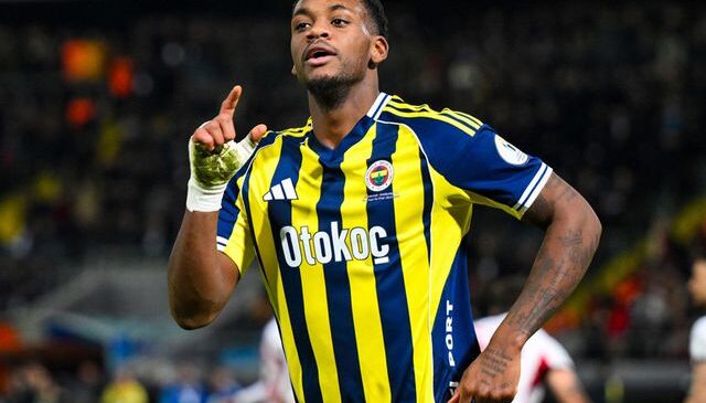Jhon Duran’dan Fenerbahçe taraftarını çıldırtan hareket