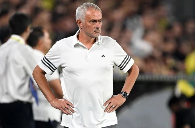 Jose Mourinho dedikodulara son verdi: İmza atmayacağım