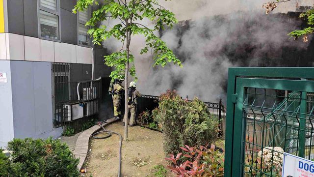 Kağıthane’de metruk binada başlayan yangın yanındaki binaya sirayet etti: 1 yaralı