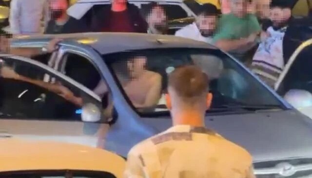 Karabük’te araçtaki 2 kişiyi hiç acımadan darbettiler