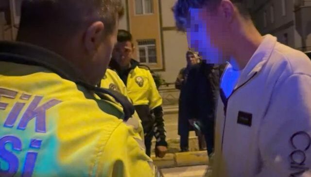 Direksiyona alkollü oturan genç sürücü ehliyetini ömür boyu kaybetti