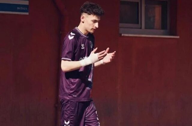 16 yaşındaki futbolcu Abdullah Sultanoğlu’nun hayatını kaybettiği kazaya ilişkin güvenlik kamera görüntüleri ortaya çıktı