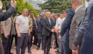 Kılıçdaroğlu evinin önünde partililerle bayramlaştı! Programa Gürsel Tekin de katıldı