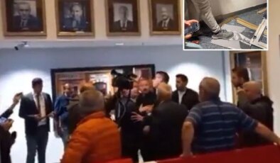 CHP Genel Merkezi’nde arbede: Kılıçdaroğlu’nun fotoğrafı indirildi, ayaklar altına alındı
