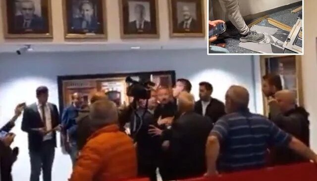 CHP Genel Merkezi’nde arbede: Kılıçdaroğlu’nun fotoğrafı indirildi, ayaklar altına alındı