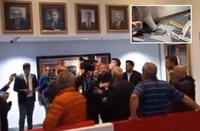 CHP Genel Merkezi’nde arbede: Kılıçdaroğlu’nun fotoğrafı indirildi, ayaklar altına alındı