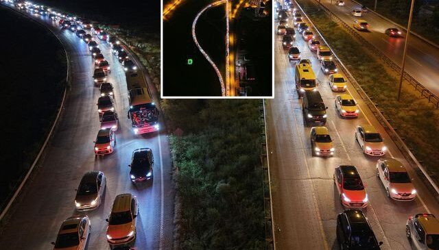 Tatilciler dönüş yolunda: 43 ilin geçiş noktasında kilometrelerce kuyruk