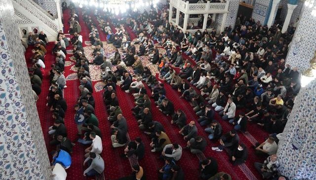 Bayram namazında ilk saf Iğdır’da tutuldu