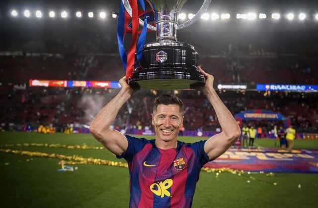 Lewandowski, Barcelona defterini resmen kapattı