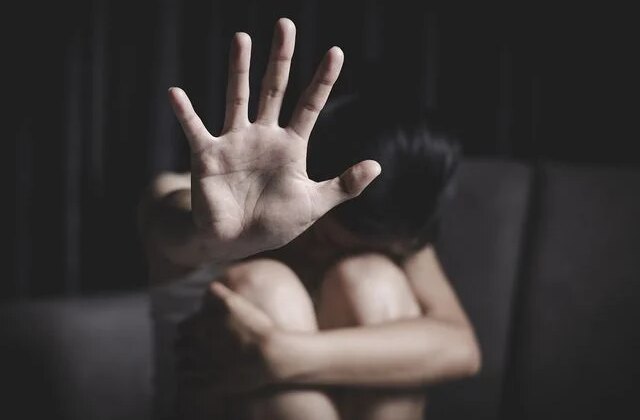 17 öğrenci yargılanıyordu! Rapora rağmen 13 yaşındaki kıza istismarda tepki çeken karar