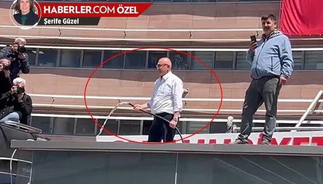 Mahmut Tanal elinde hortumla otobüsün üzerine çıktı: Açın suyu