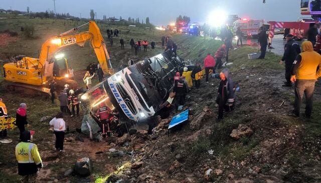 Malatya’da yolcu otobüsü şarampole devrildi: 4 ölü, 15 yaralı