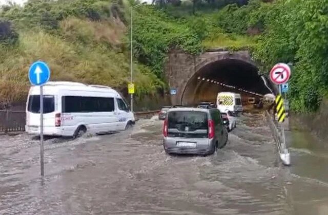 Maltepe’de tüneli su bastı; araçlar ilerlemekte güçlük çekti