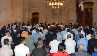 Mardin’de 842 yıllık Ulu Cami’de bayram namazı yoğunluğu