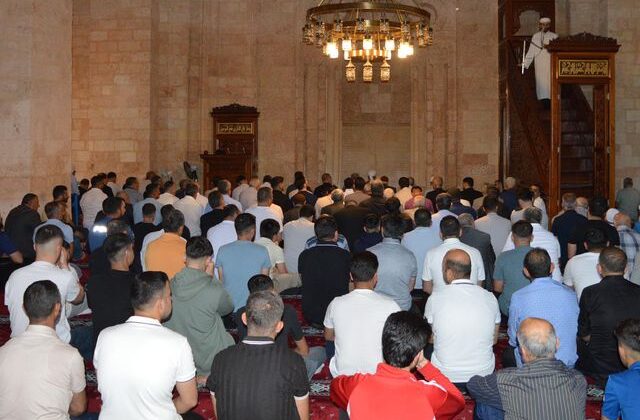 Mardin’de 842 yıllık Ulu Cami’de bayram namazı yoğunluğu
