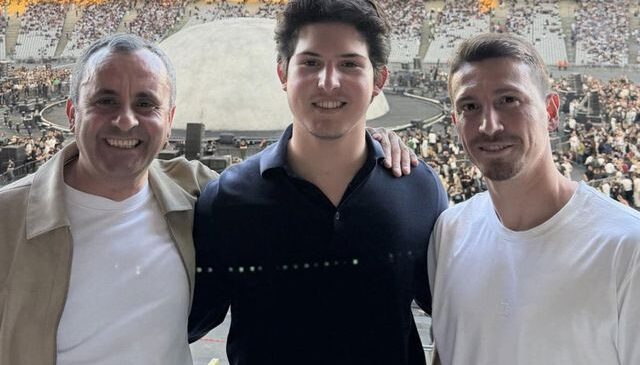 Mert Hakan Yandaş ve Kerim Rahmi Koç dev konseri beraber izledi