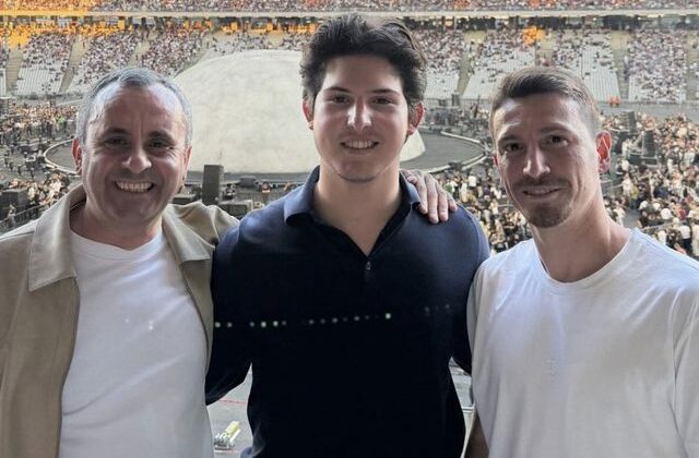 Mert Hakan Yandaş ve Kerim Rahmi Koç dev konseri beraber izledi