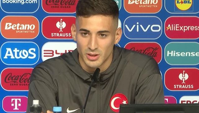 Mert Müldür saçlarını boyadı, gören bir daha baktı