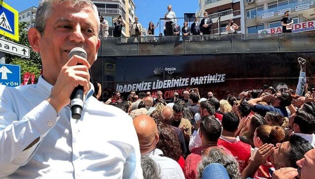 Mitingde fenalaşan vatandaşa ilk teşhis Özgür Özel’den: Biraz bilirim bu işleri