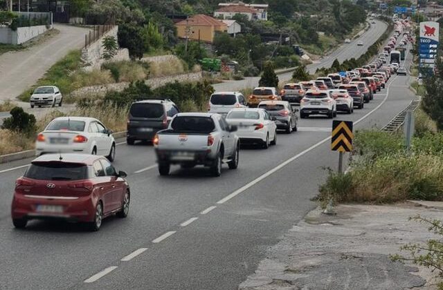 Tatilciler Muğla’ya akın etti! Araç kuyruğu 22 kilometreye ulaştı
