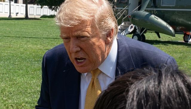 Muhabirin sorusu Trump’ı küplere bindirdi: Aptal, sen zeki biri değilsin